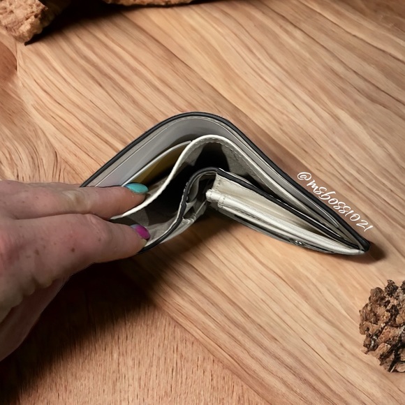 Michael Kors Aria Large Shoulder Bag + Wallet  in White/Allum NEW - Picture 9 of 10